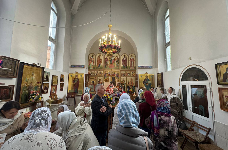 Благочинный церквей Королёвского округа в день памяти святых мучениц Веры, Надежды, Любови и матери их Софии возглавил Божественную литургию в одноимённом храме г. Пушкино 